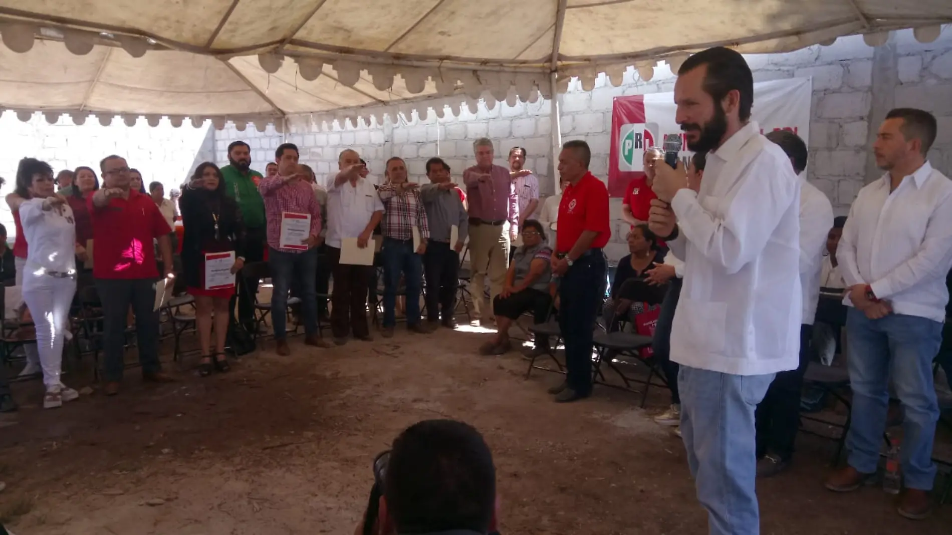 El líder del PRI en el estado recordó a los militantes la importancia de los gobiernos encabezados por este instituto político a lo largo de 90 años. Foto Monsetrrat García